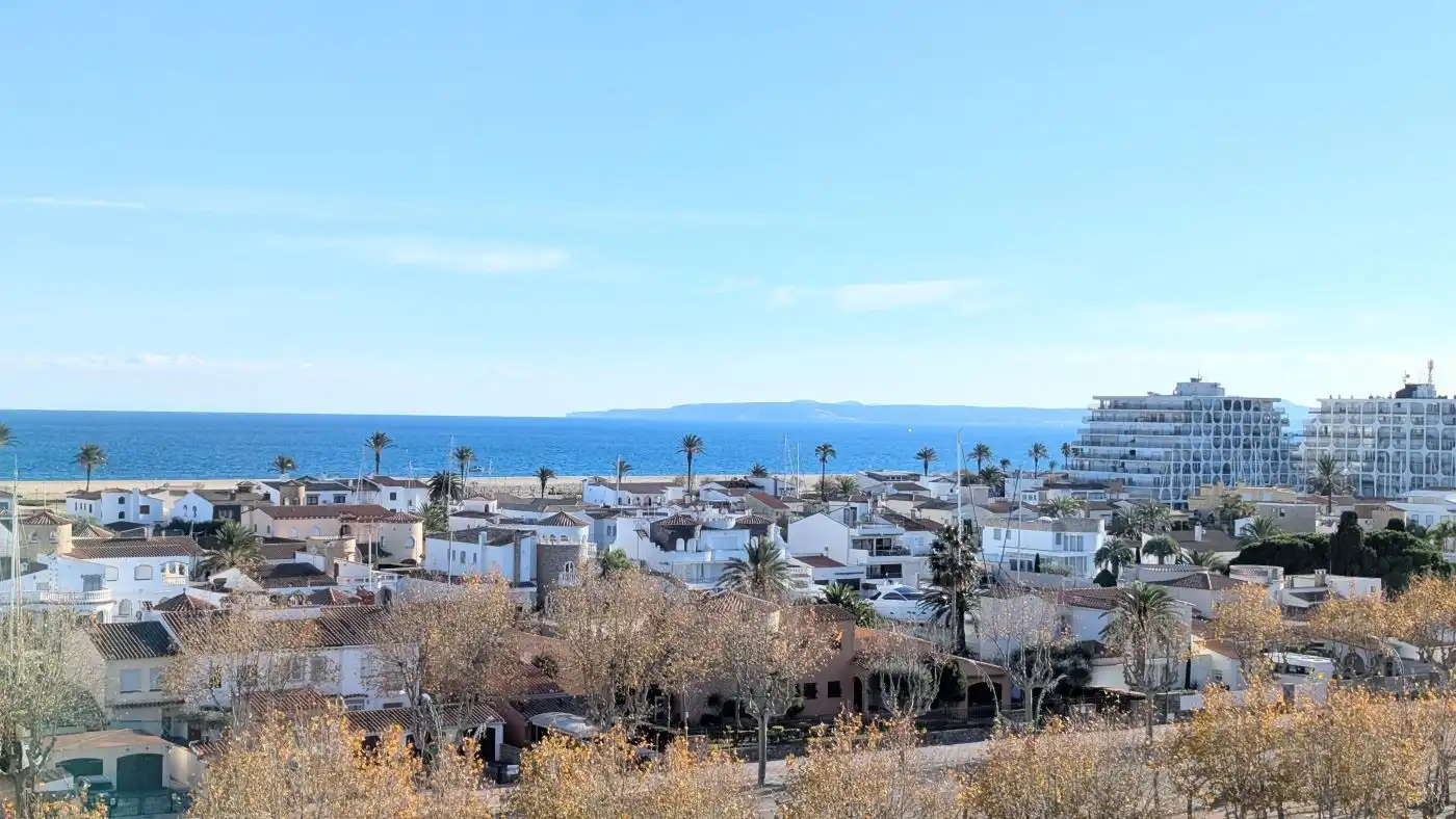 Vista exterior de Ático en venta en Empuriabrava con Aire acondicionado, Calefacción y Terraza