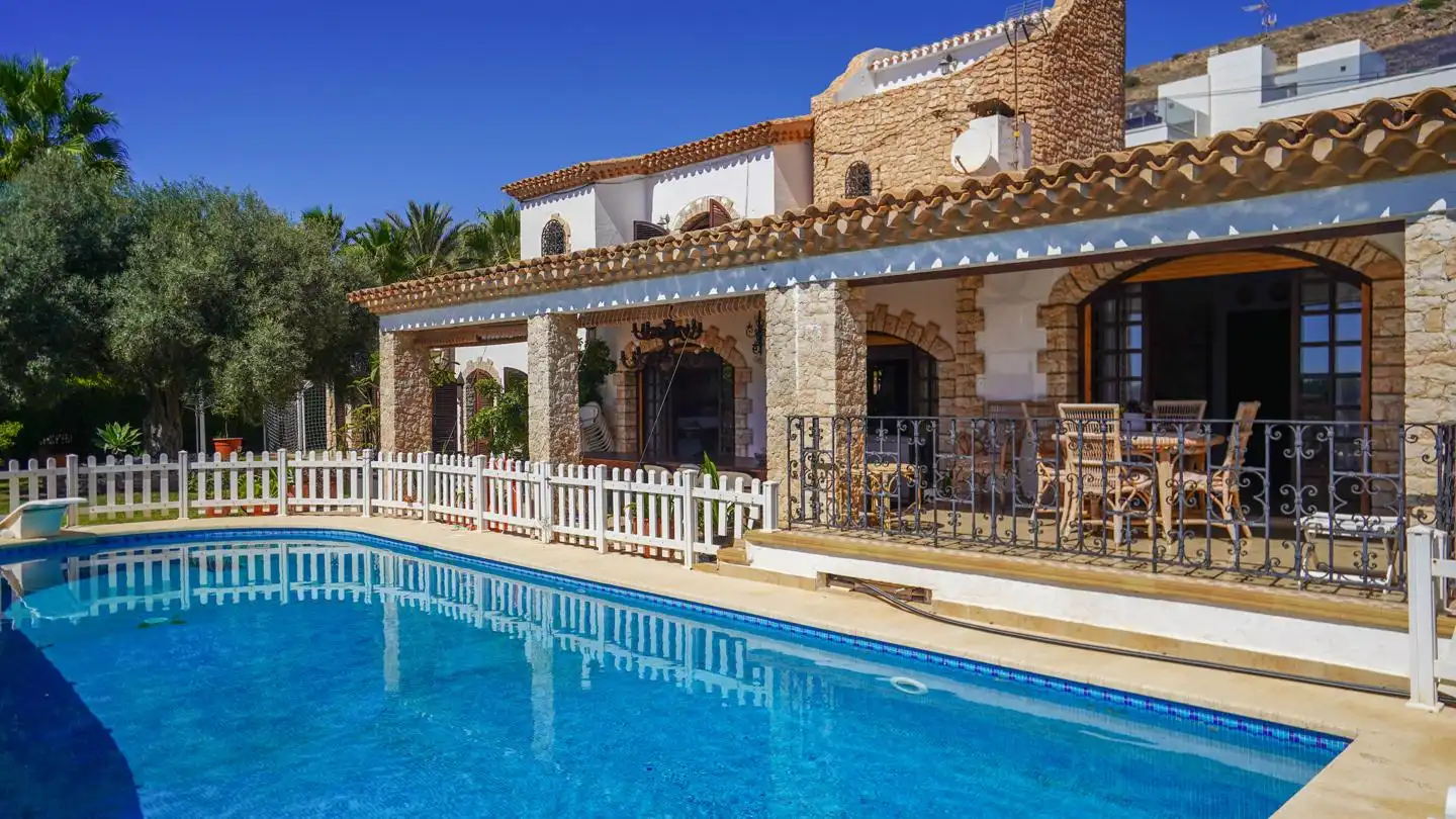 Casa amb terrassa en venda a Avinguda de la Armada Española, imagen 3