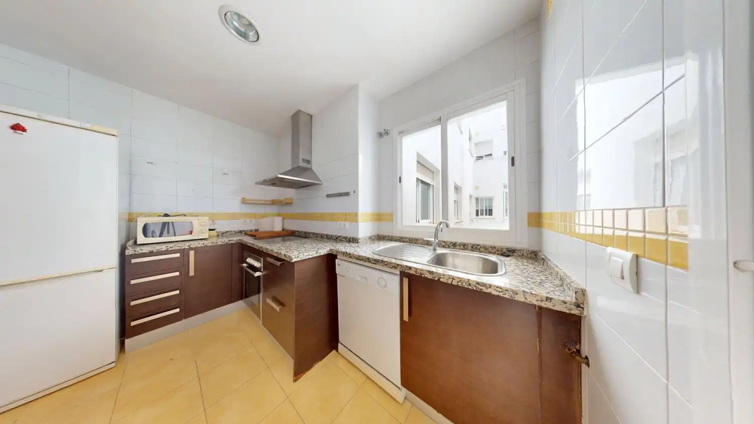 Kitchen of Flat for sale in Sevilla  with Air Conditioner and Storage room