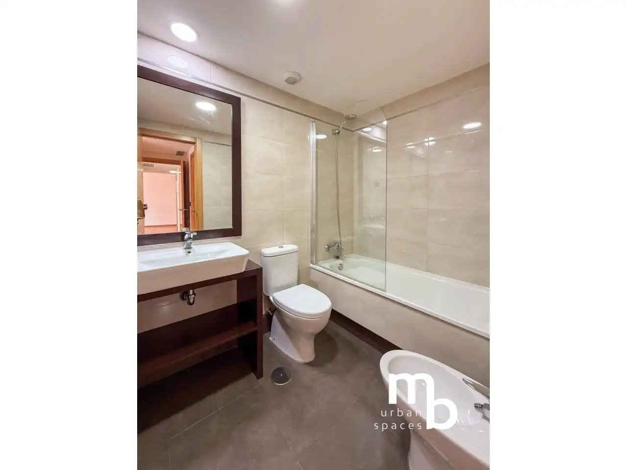 Bathroom of Flat for rent in Madrid  with Air Conditioner, Heating and Swimming Pool
