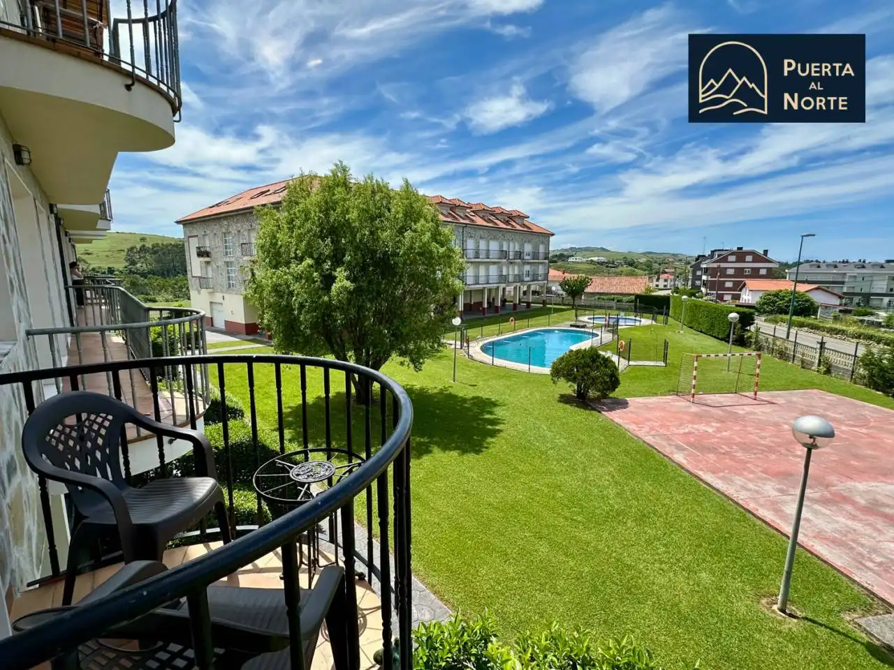 Vista exterior de Piso en venta en Suances con Calefacción, Amueblado y Balcón