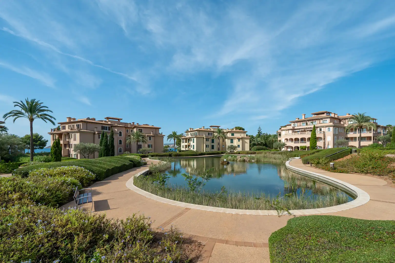 Vista exterior de Apartament en venda en Calvià amb Aire condicionat, Moblat i Piscina comunitària