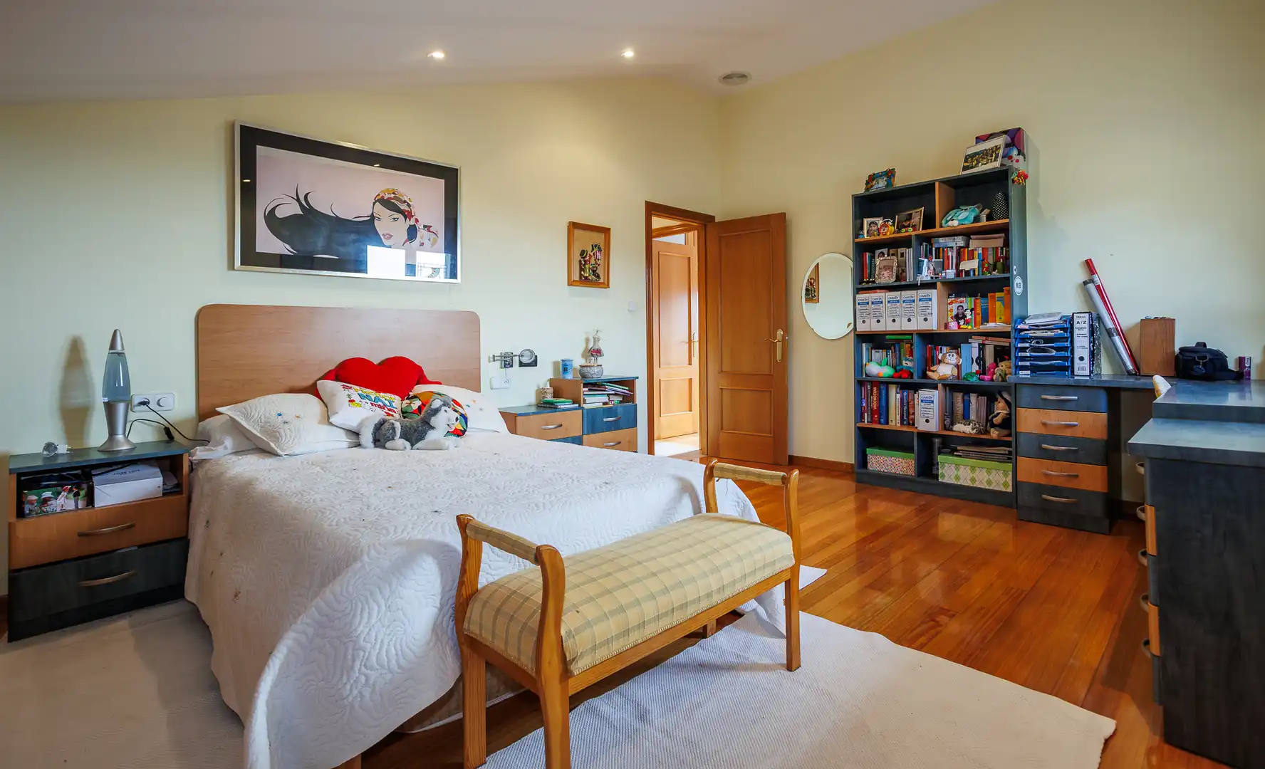 Schlafzimmer von Geschaftsraum zum Verkauf in Boqueixón mit Möbliert