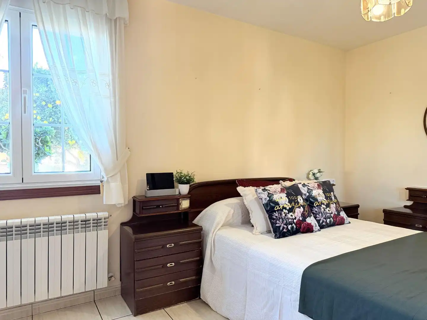 Dormitori de Casa o xalet en venda en Oleiros amb Calefacció, Jardí privat i Terrassa