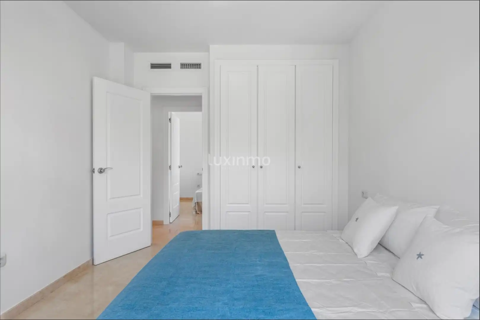 Flat with terrace for sale in Golf Bahía, imagen 10