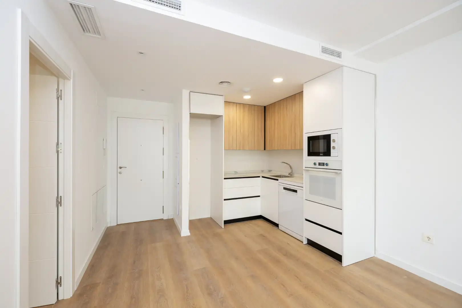 Kitchen of Flat for rent in Granada  with Air Conditioner, Heating and Terrace