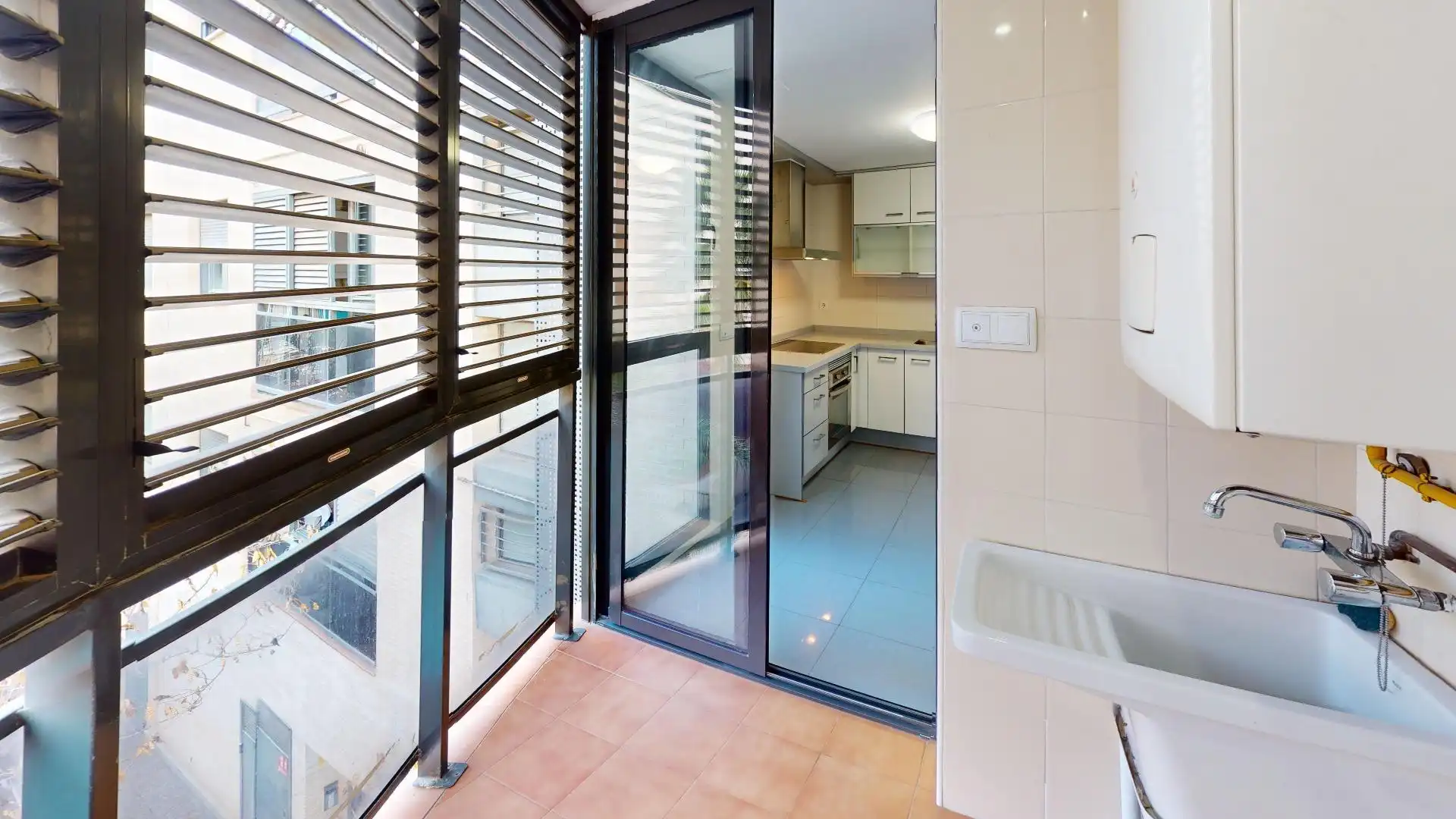 Terrasse von Wohnung zum Verkauf in Valencia mit Klimaanlage, Parkett und Gemeinschaftspool