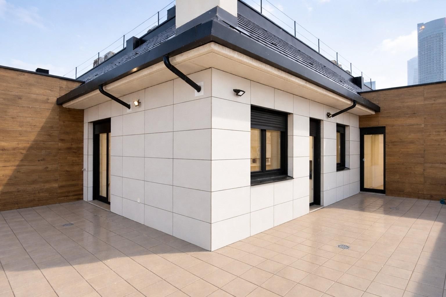 Exterior view of Attic to rent in  Madrid Capital  with Air Conditioner, Terrace and Storage room