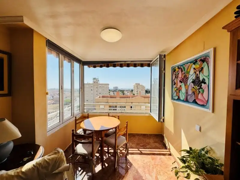 Dormitori de Apartament en venda en Torrevieja amb Terrassa, Piscina i Moblat