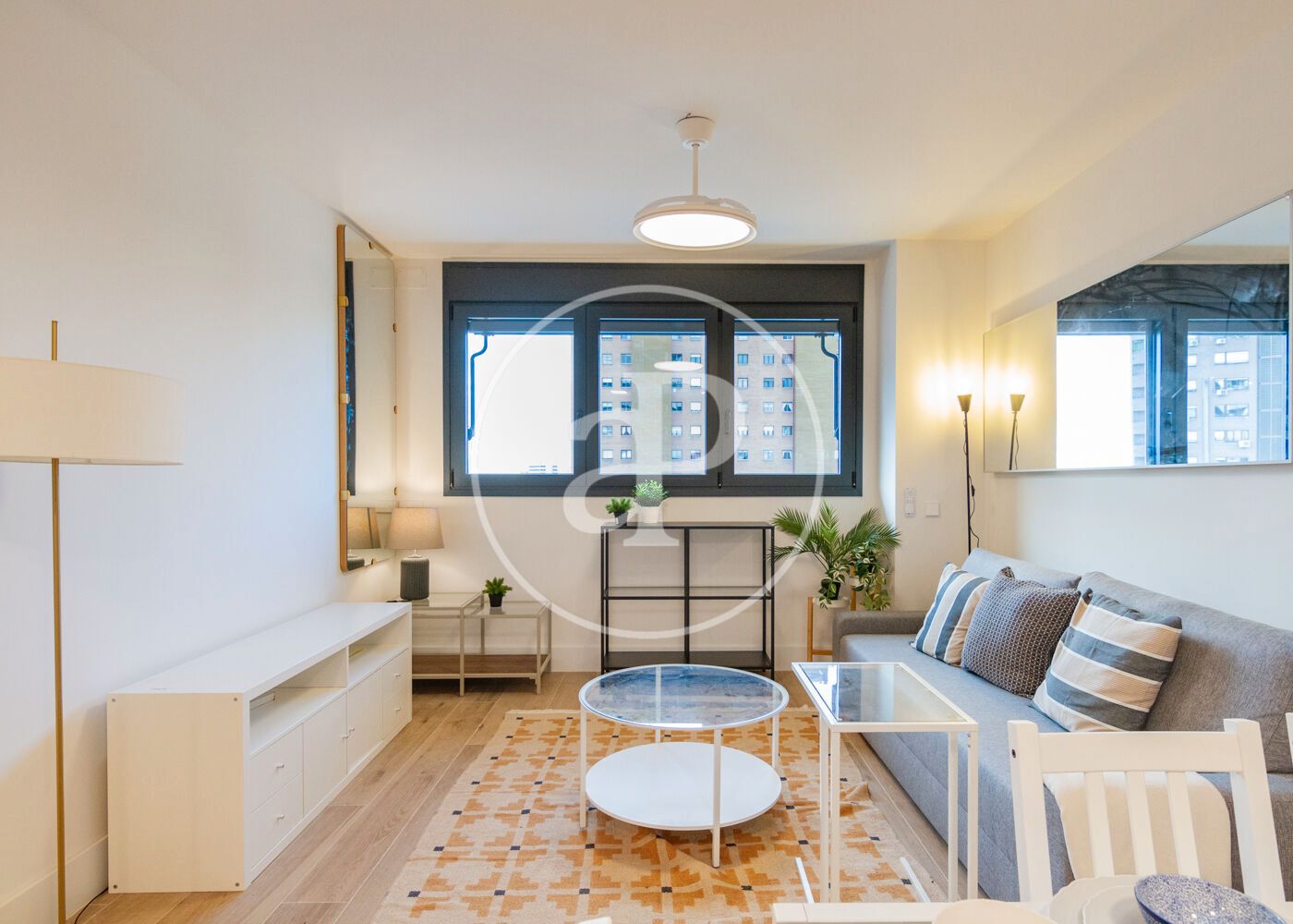 Sala d'estar de Pis en venda en  Madrid Capital amb Aire condicionat, Calefacció i Jardí privat