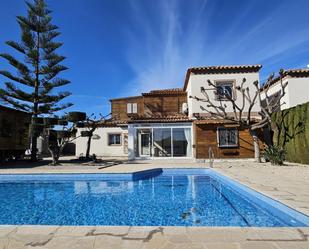 Vista exterior de Casa o xalet en venda en L'Ametlla de Mar  amb Aire condicionat, Terrassa i Piscina