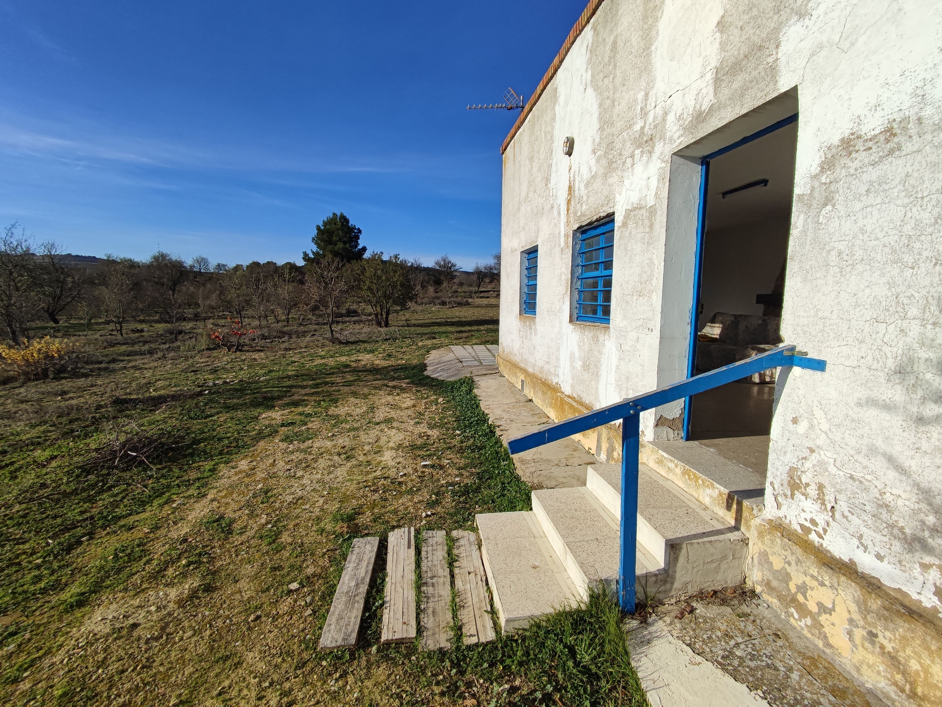 Country house zum verkauf in Palencia Capital mit Privatgarten, Terrasse und Abstellraum