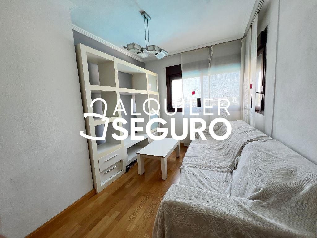 Bedroom of Flat to rent in  Madrid Capital  with Air Conditioner, Heating and Swimming Pool