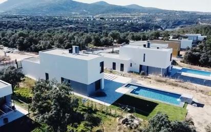 Vista exterior de Casa o xalet en venda en Vegas de Matute amb Aire condicionat, Terrassa i Piscina