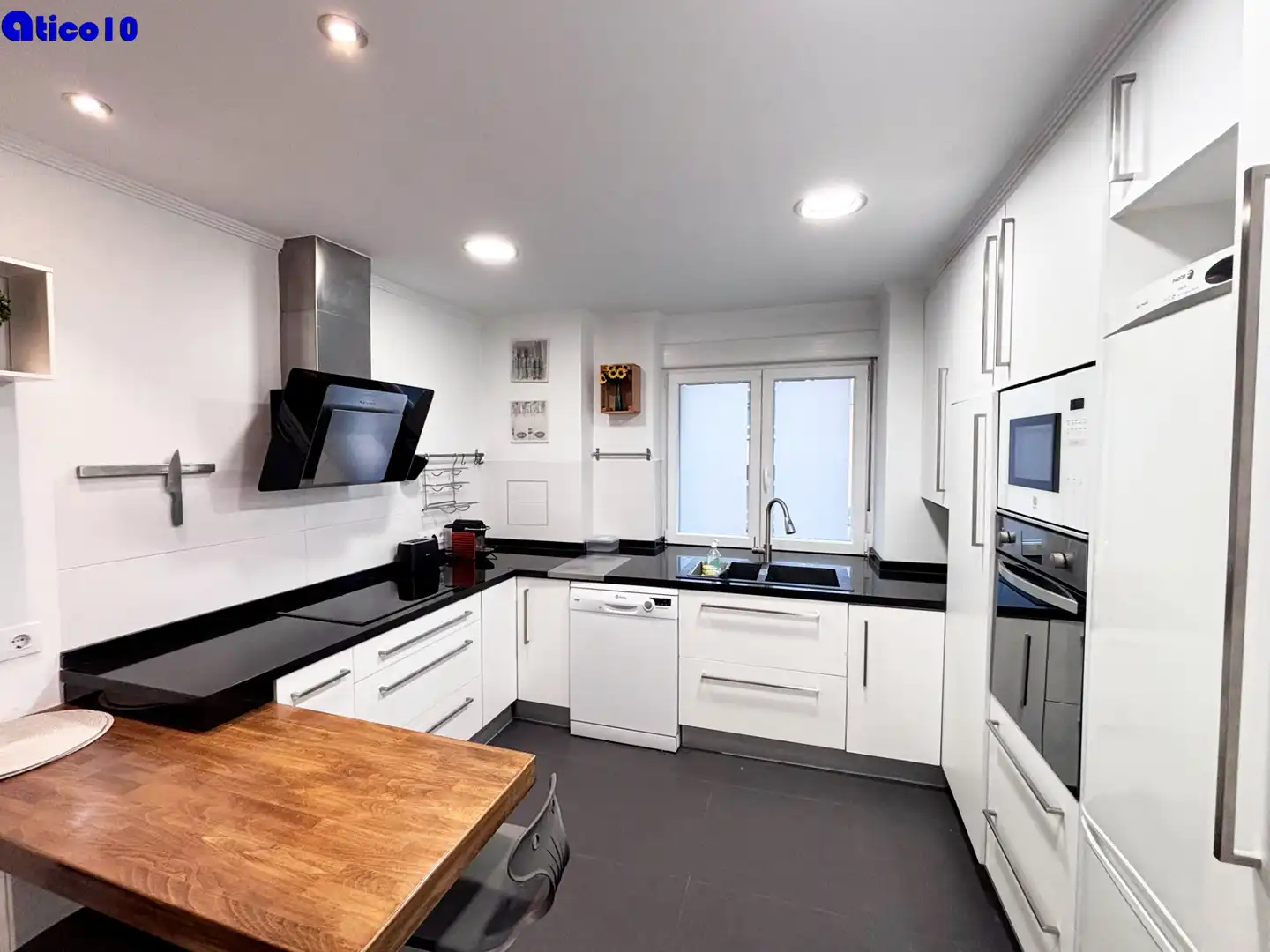 Kitchen of Flat for sale in Oviedo   with Heating, Storage room and Furnished