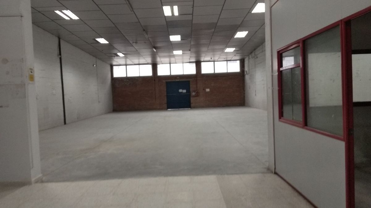 Nau industrial de lloguer en  Sevilla Capital