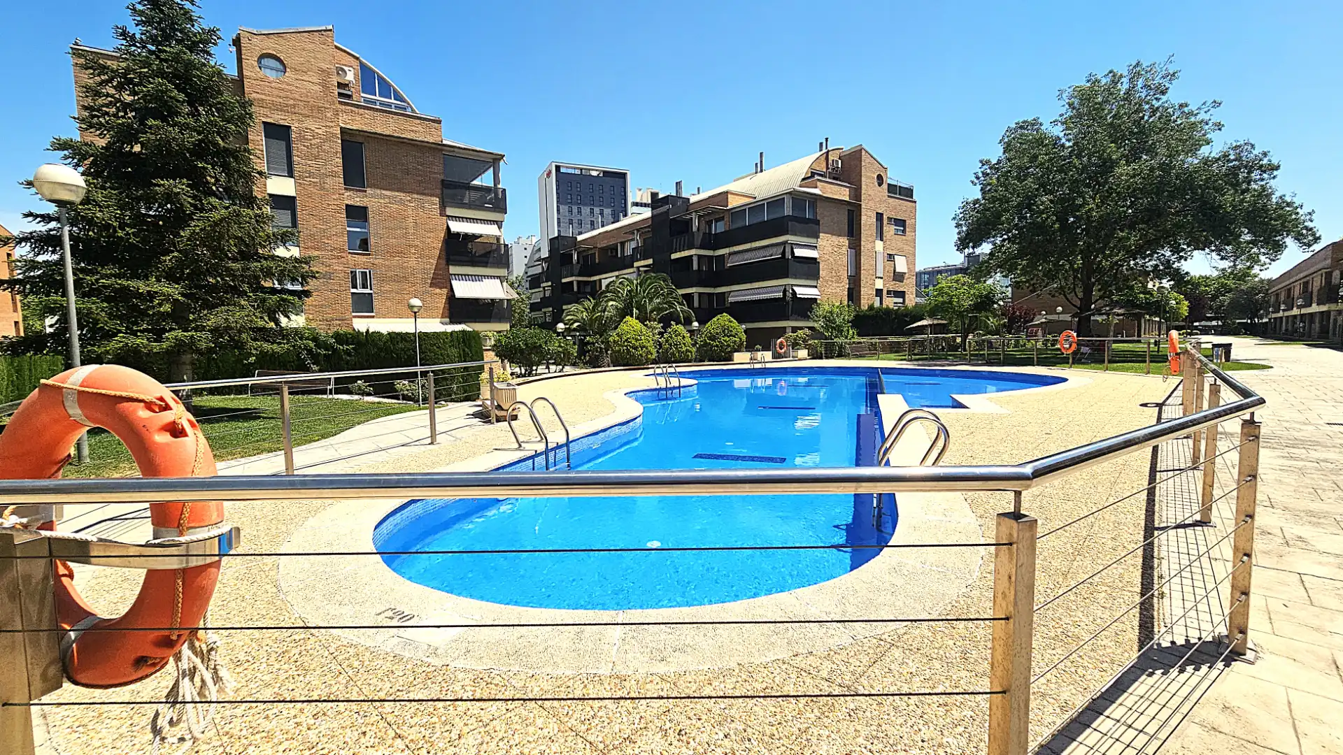 Piscina de Casa adosada en venta en Zaragoza con Aire acondicionado, Calefacción y Jardín privado
