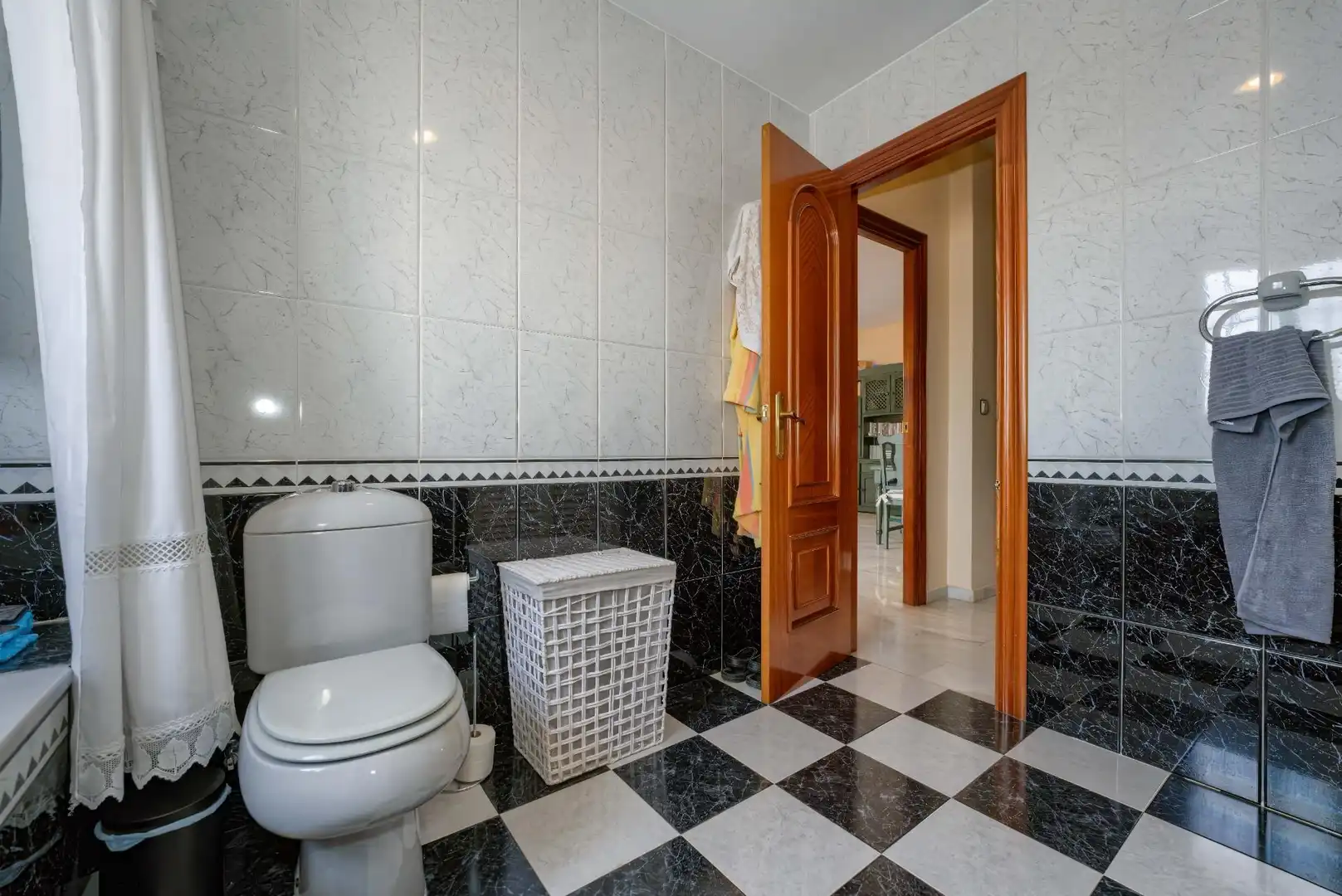 Bathroom of Houses for sale in Tomares  with Air Conditioner, Heating and Private garden