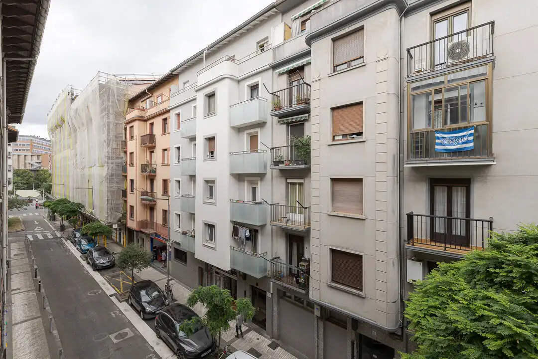 Vista exterior de Pis en venda en Donostia - San Sebastián  amb Calefacció i Moblat