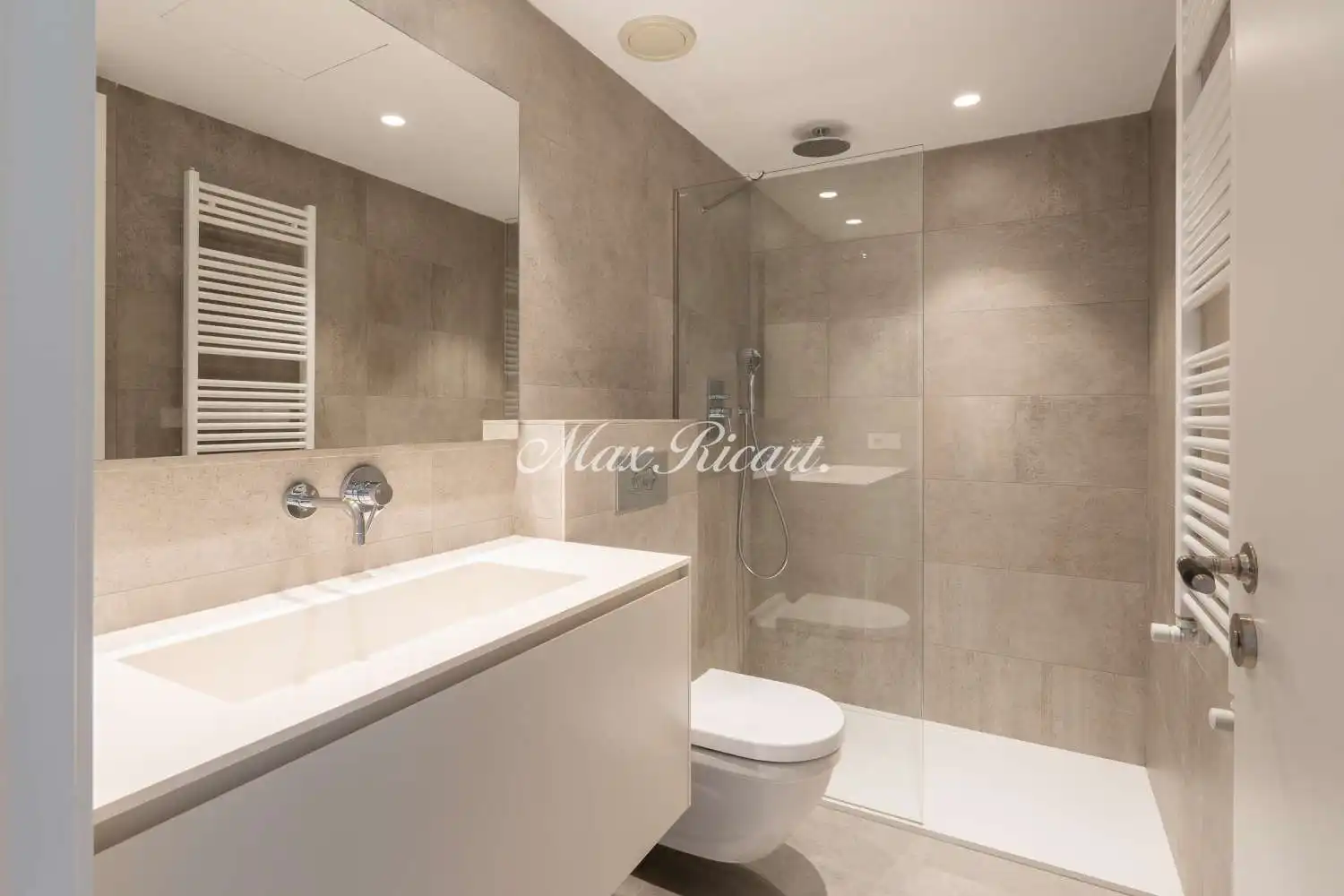 Bathroom of Flat for rent in Barcelona  with Air Conditioner, Heating and Storage room