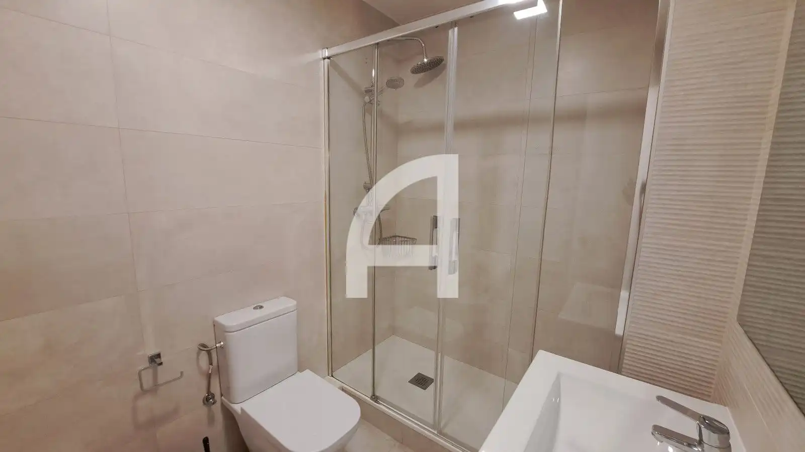 Baño de Piso en venta en Terrassa con Calefacción y Terraza