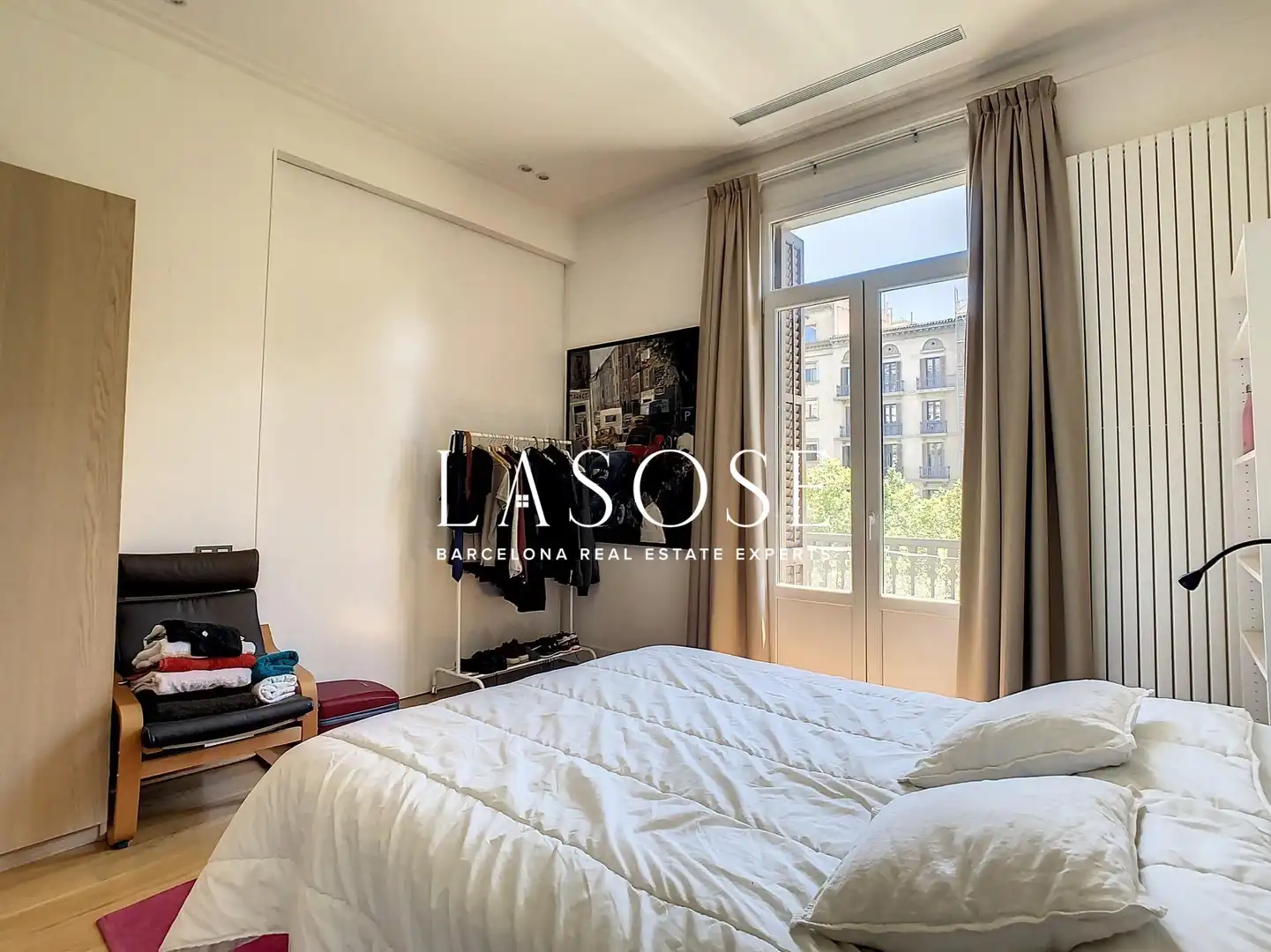 Dormitori de Apartament de lloguer en Barcelona amb Aire condicionat, Parquet i Balcó