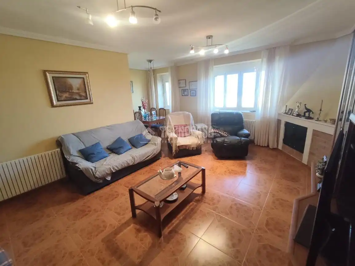 Sala de estar de Casa adosada en venta en Suances con Calefacción, Jardín privado y Trastero
