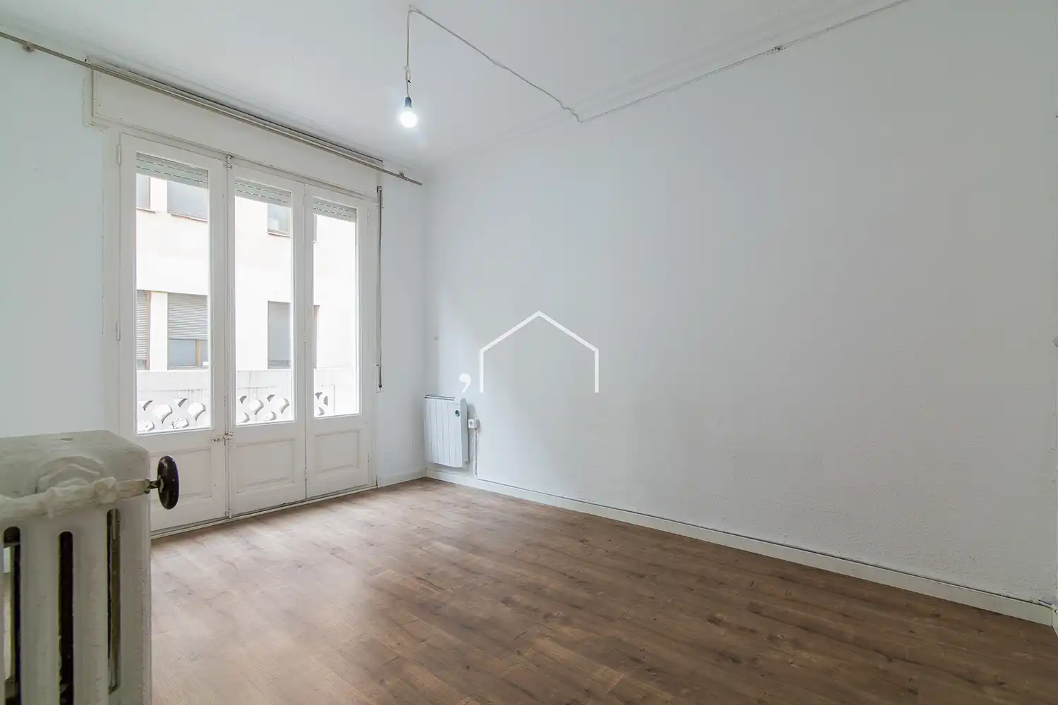 Schlafzimmer von Wohnung zum Verkauf in Barcelona mit Heizung, Parkett und Ofen
