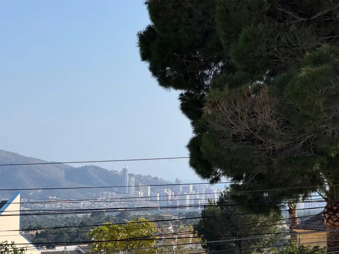 Vista exterior de Casa o chalet en venta en La Nucia con Aire acondicionado, Jardín privado y Parquet