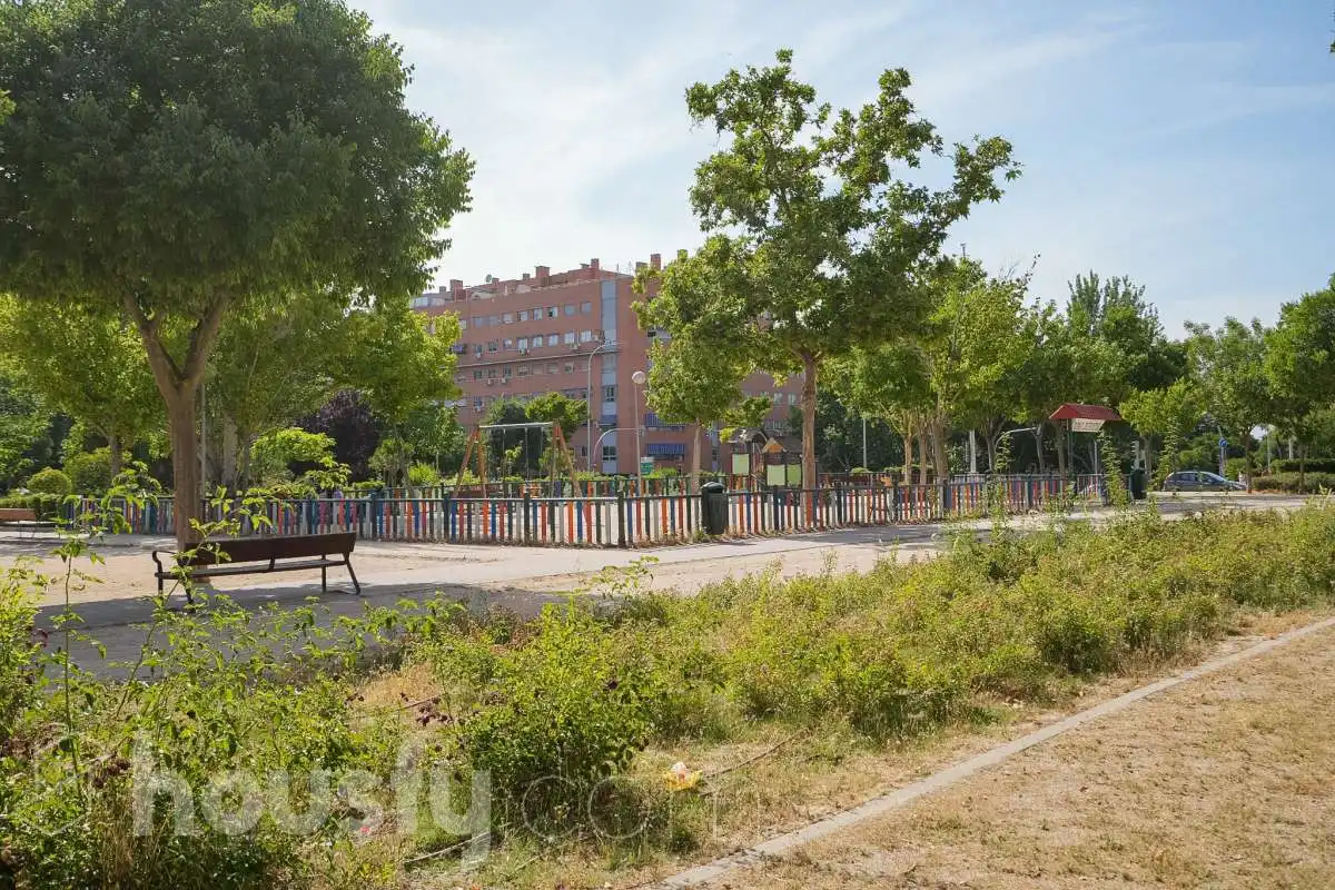 Vista exterior de Pis en venda en Madrid amb Aire condicionat, Calefacció i Jardí privat