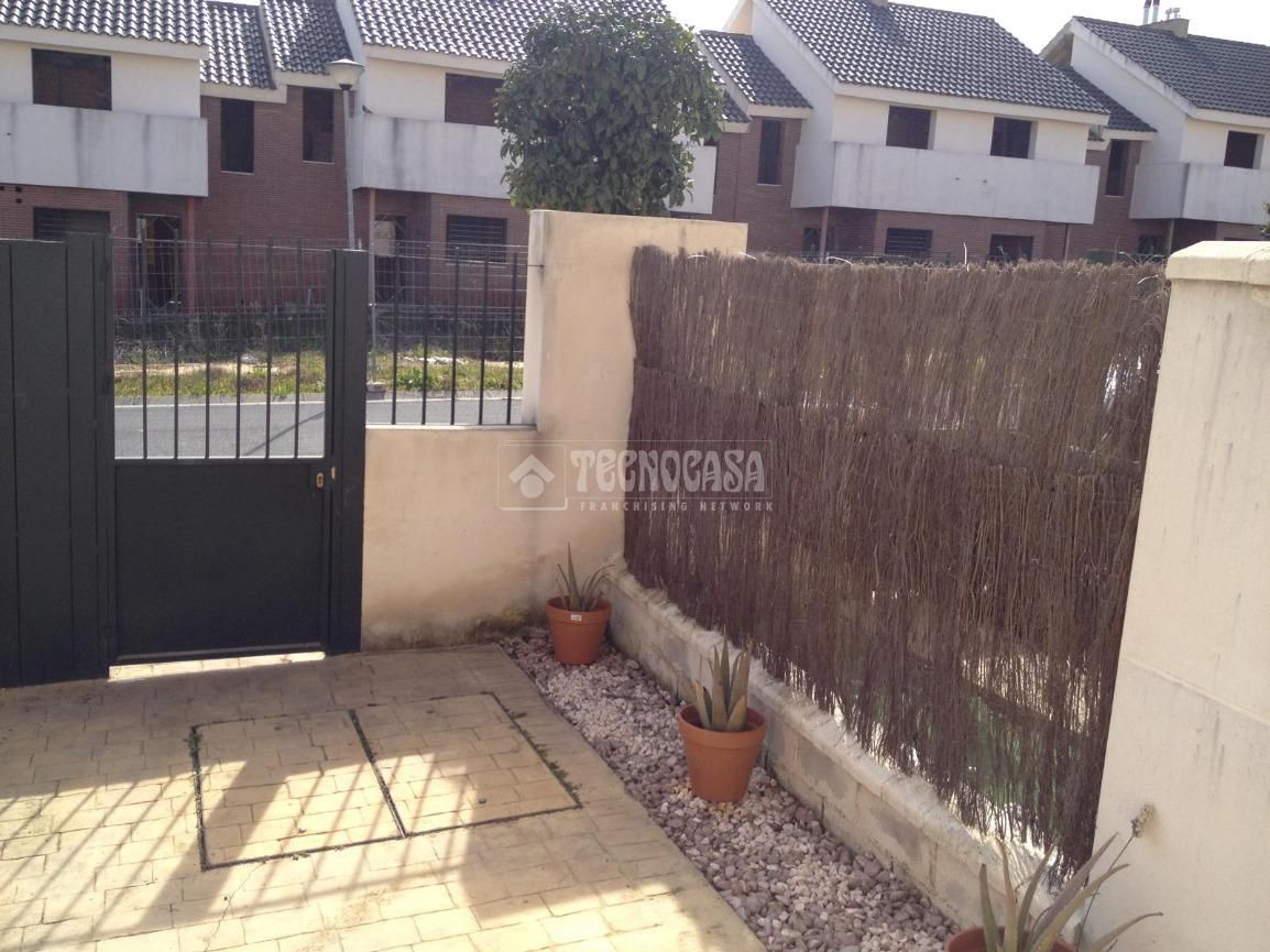 Jardí de Casa adosada en venda en Huévar del Aljarafe amb Aire condicionat, Calefacció i Balcó