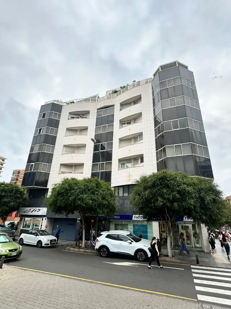 Vista exterior de Piso en venta en Las Palmas de Gran Canaria con Aire acondicionado y Trastero