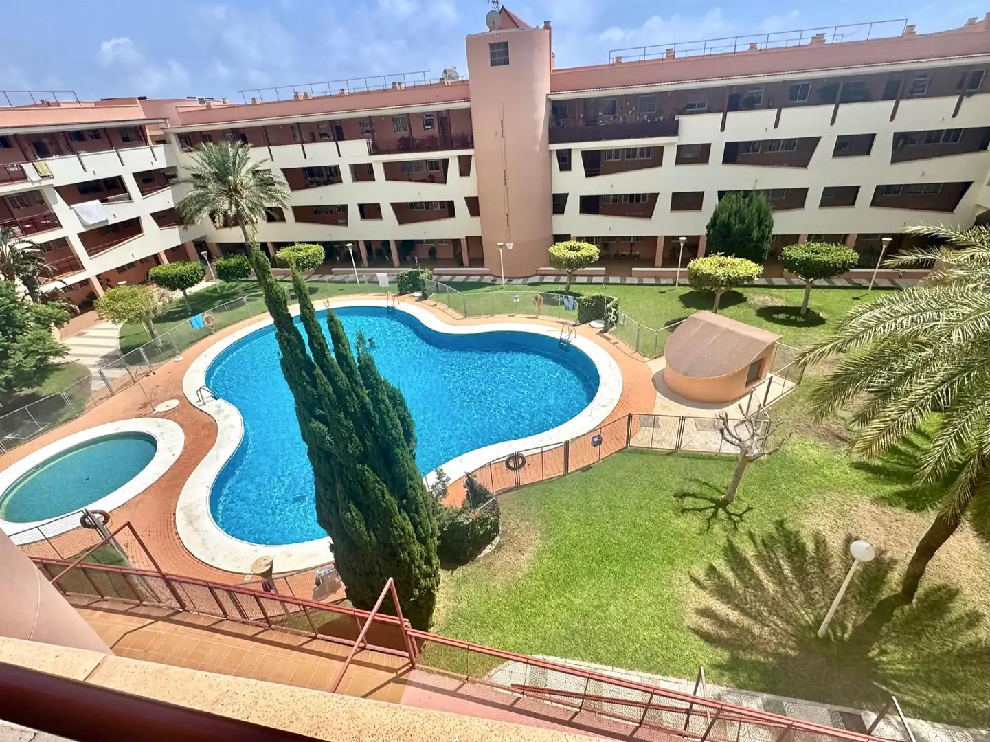 Piscina de Piso en venta en Roquetas de Mar con Jardín privado, Terraza y Piscina comunitaria