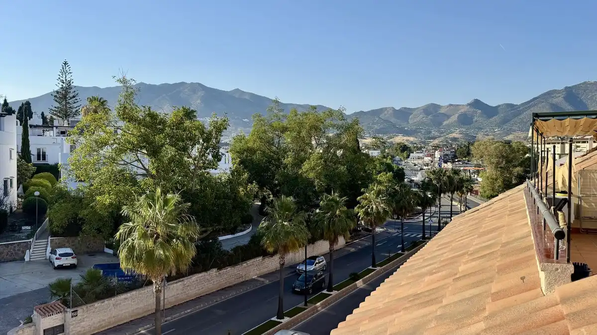 Vista exterior de Ático en venta en Fuengirola con Aire acondicionado, Amueblado y Piscina comunitaria