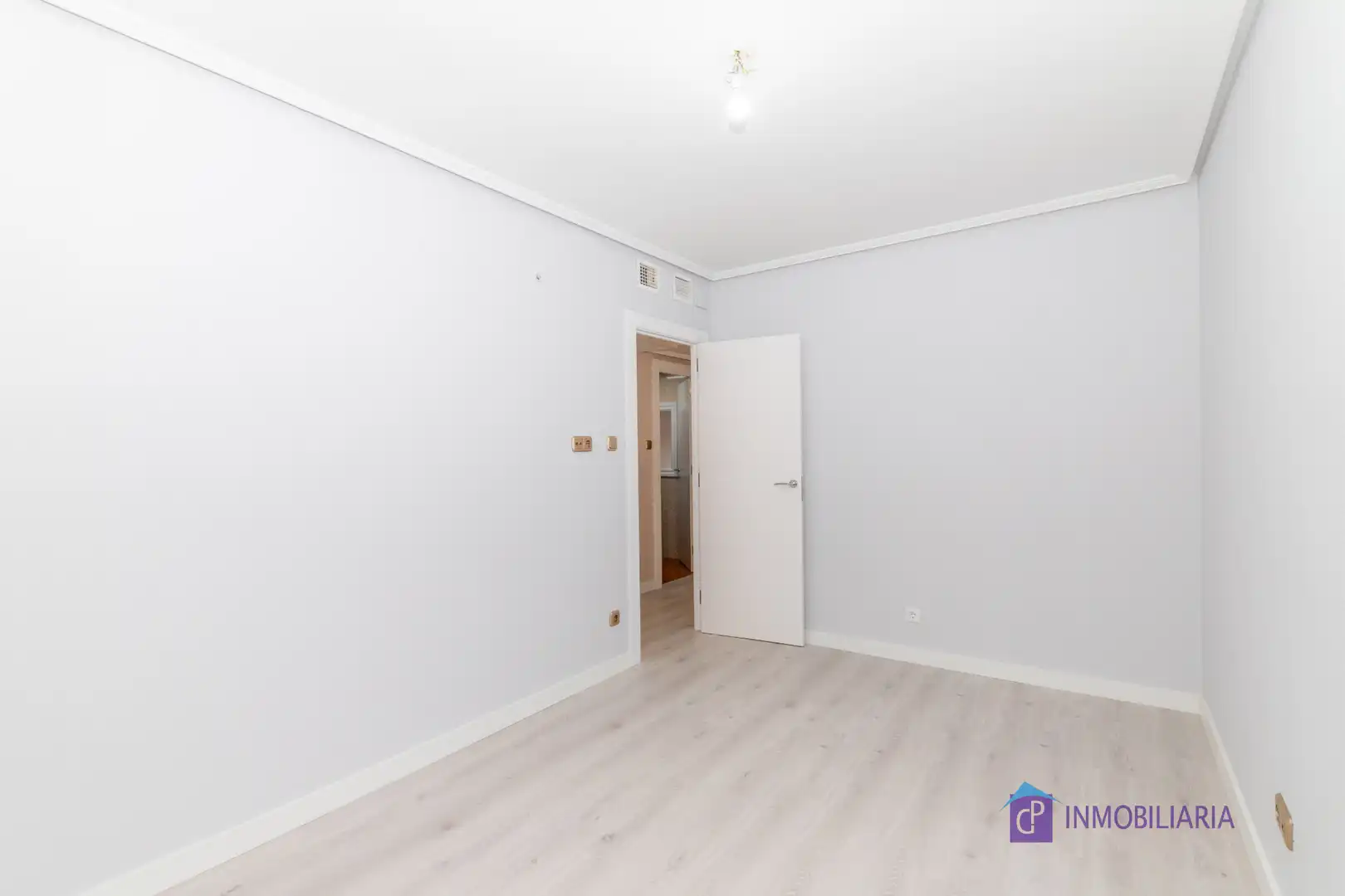 Flat for sale in Zaragoza  with Air Conditioner, Heating and Oven