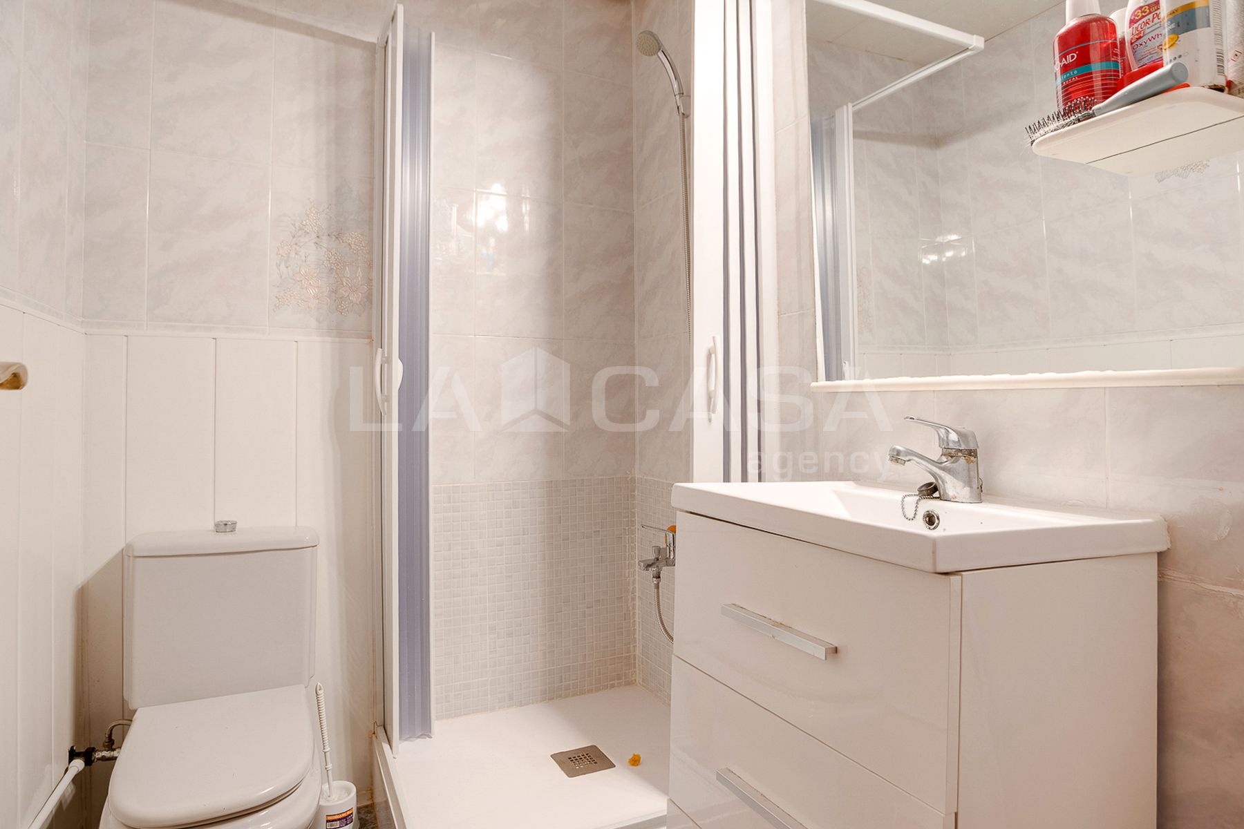 Bathroom of Flat for sale in Cornellà de Llobregat