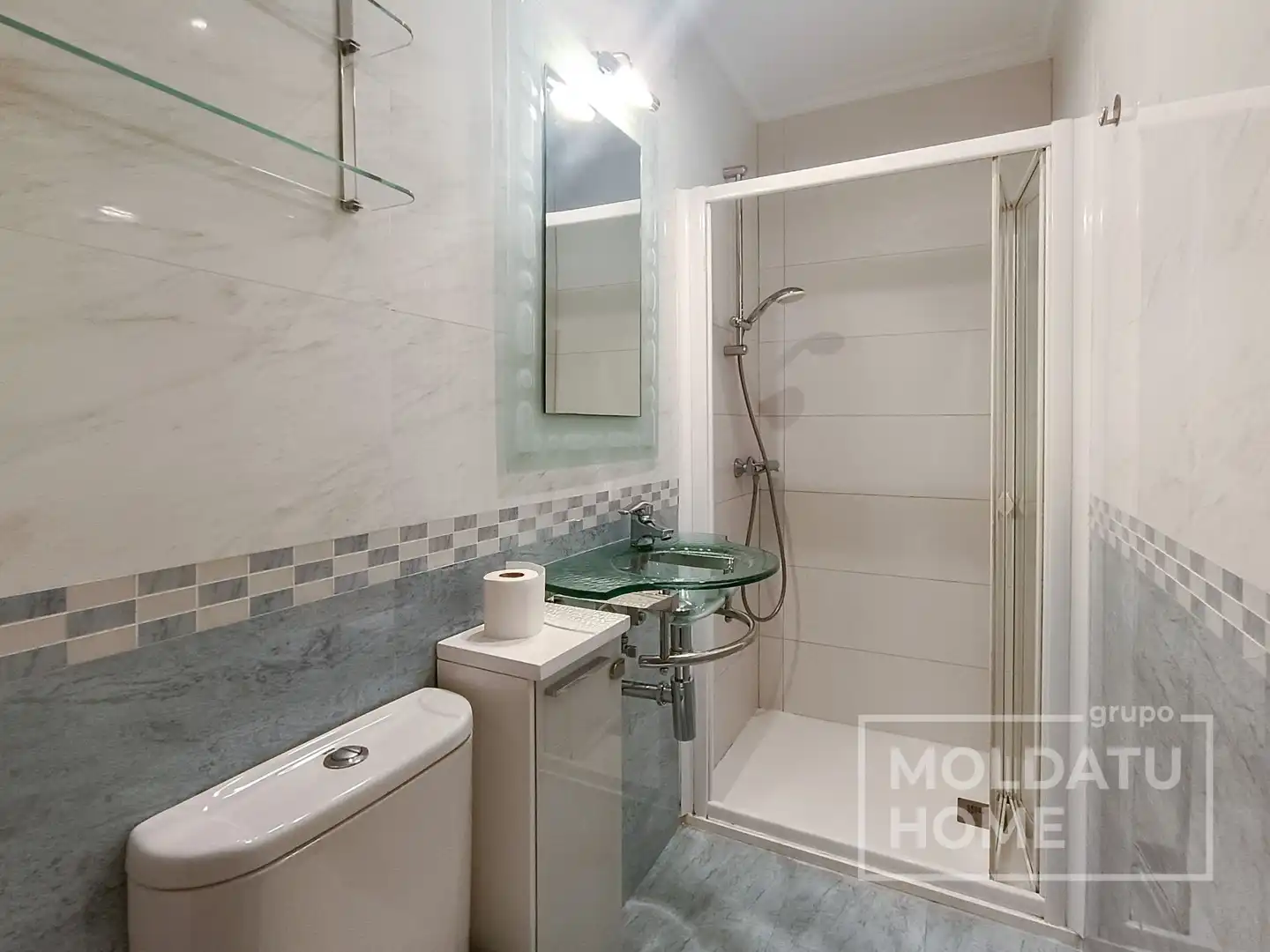 Baño de Piso en venta en Donostia - San Sebastián  con Calefacción y Terraza