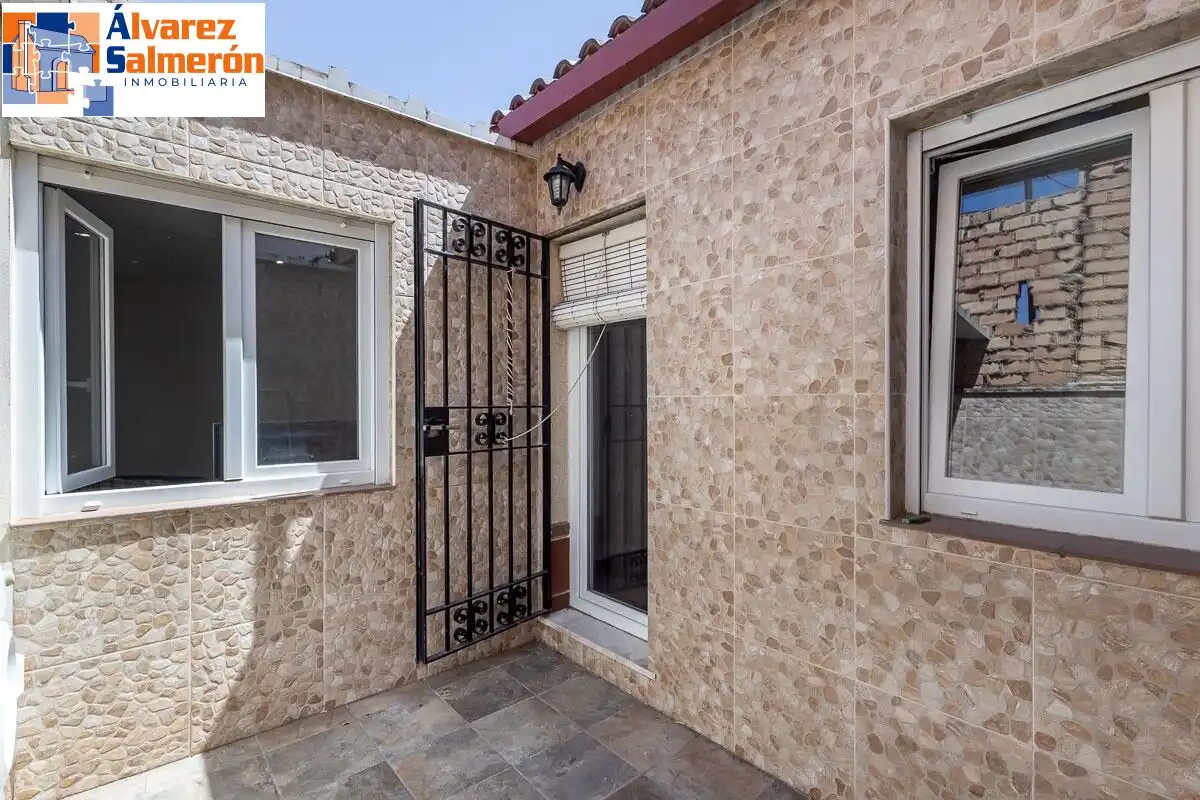 Vista exterior de Ático en venta en Granada con Terraza
