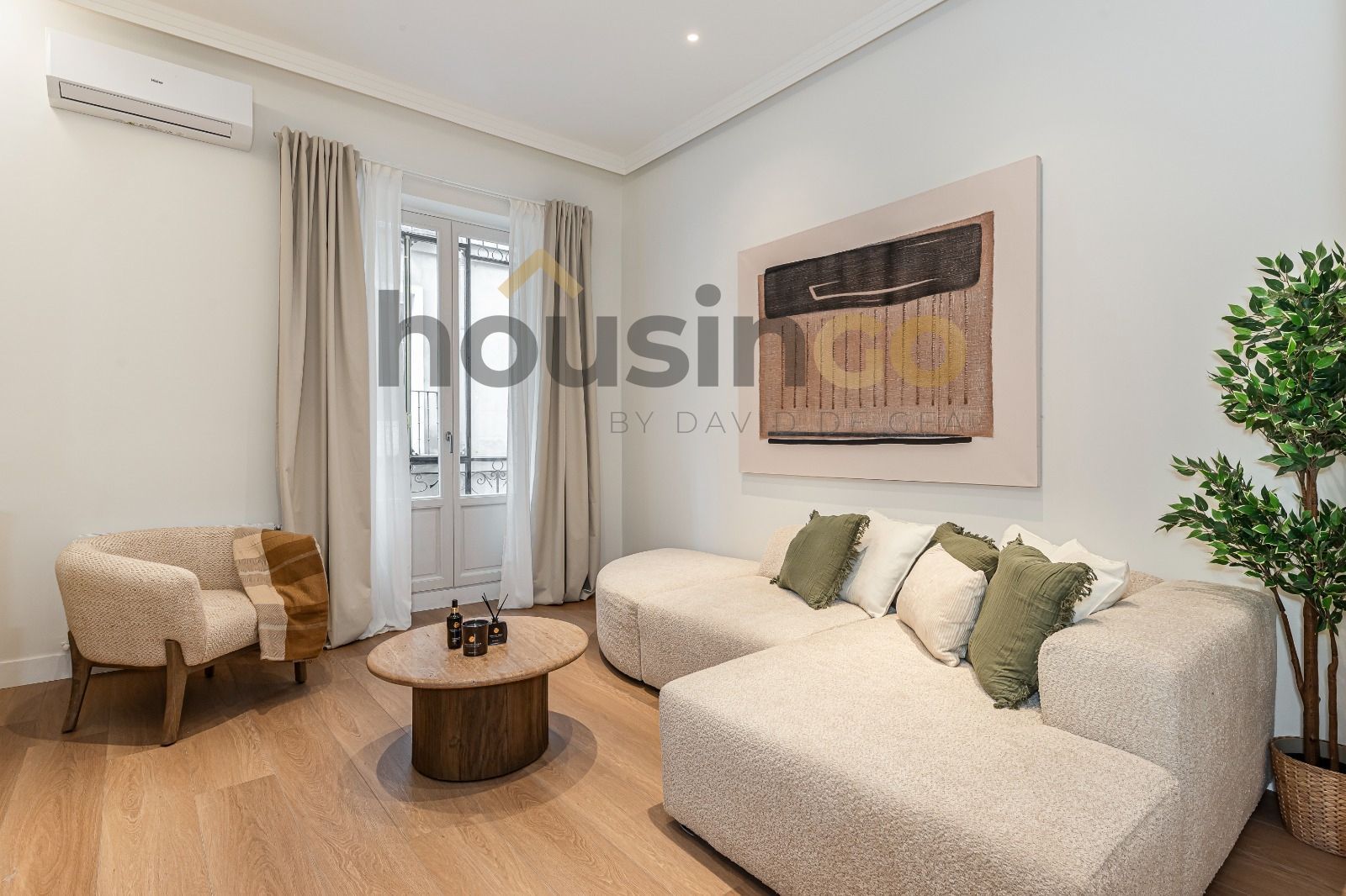 Living room of Flat for sale in  Madrid Capital  with Air Conditioner, Heating and Parquet flooring
