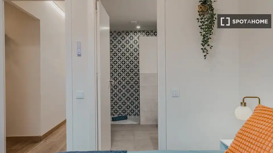 Bathroom of Flat for rent in L'Hospitalet de Llobregat  with Air Conditioner, Heating and Furnished