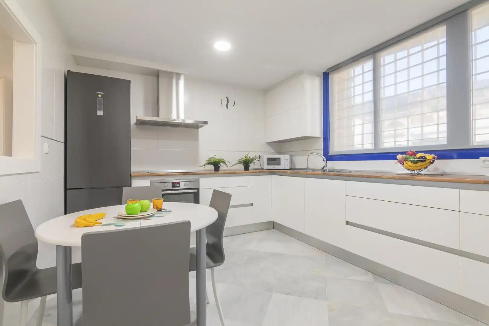 Cocina de Casa o chalet en venta en Santa Pola con Aire acondicionado, Calefacción y Jardín privado