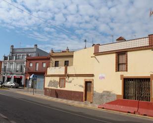 Vista exterior de Casa o xalet en venda en Brenes amb Terrassa