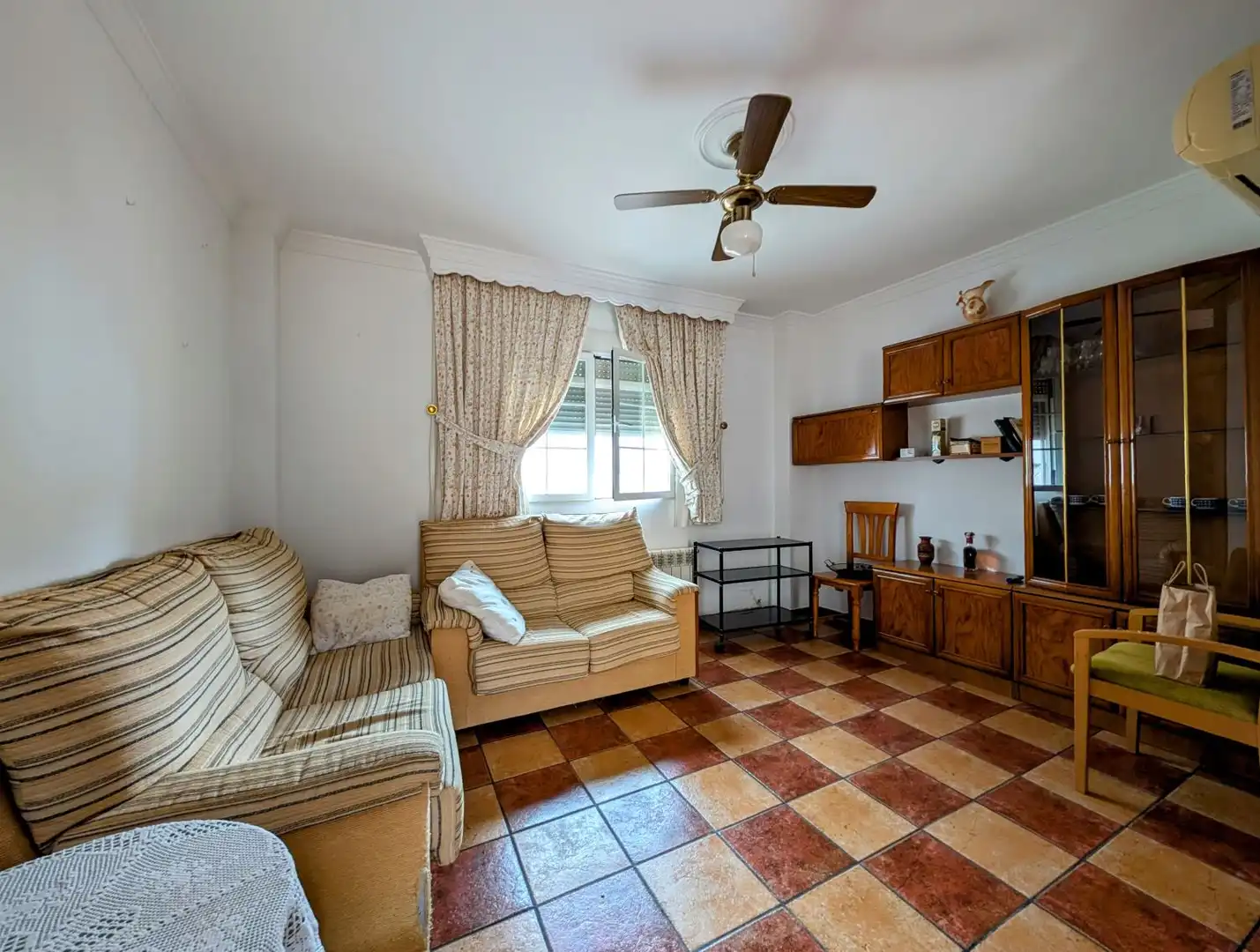 Sala d'estar de Casa o xalet en venda en Loja amb Aire condicionat, Calefacció i Terrassa