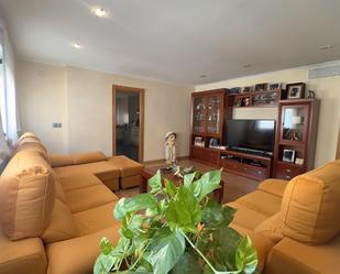Sala d'estar de Apartament en venda en Torrevieja amb Moblat, Forn i Rentadora