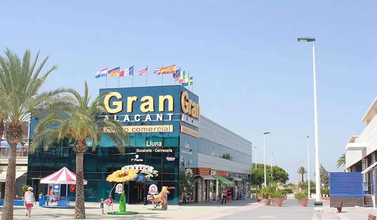 Casa adosada en venta en Santa Pola con Terraza, Piscina y Piscina comunitaria