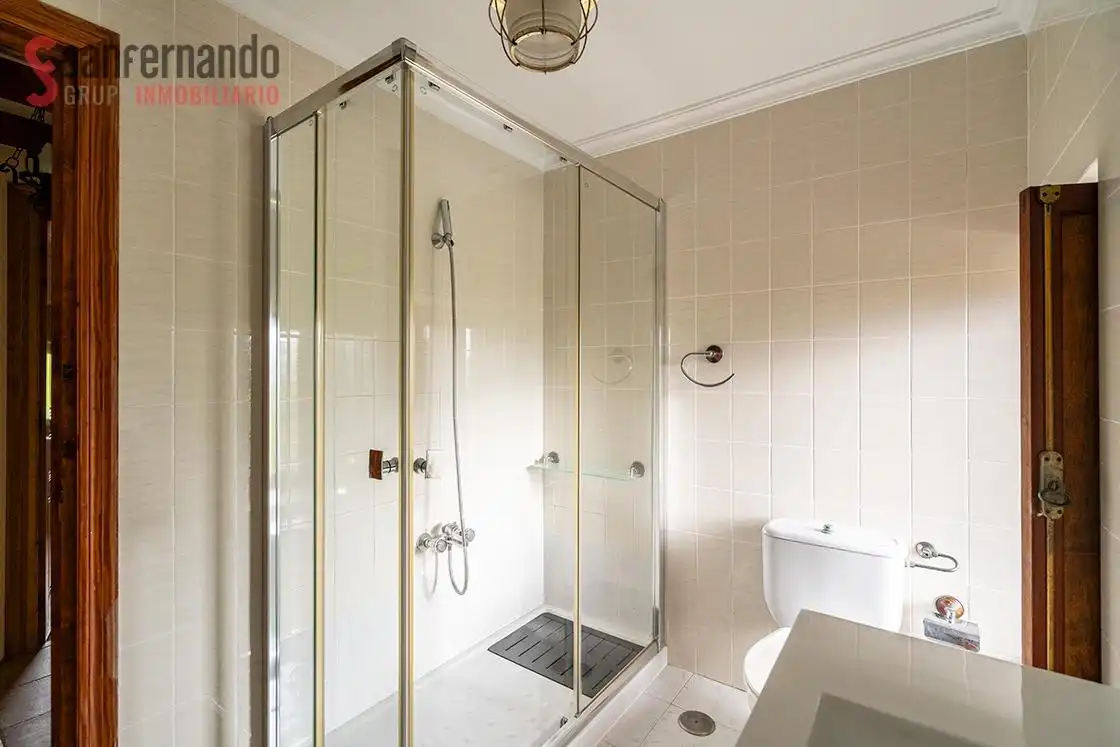 Baño de Finca rústica en venta en Penagos con Calefacción, Jardín privado y Trastero