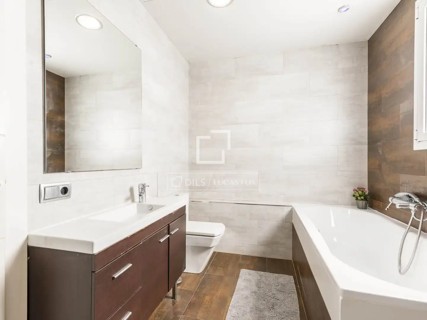 Baño de Ático en venta en Barcelona con Aire acondicionado, Terraza y Amueblado