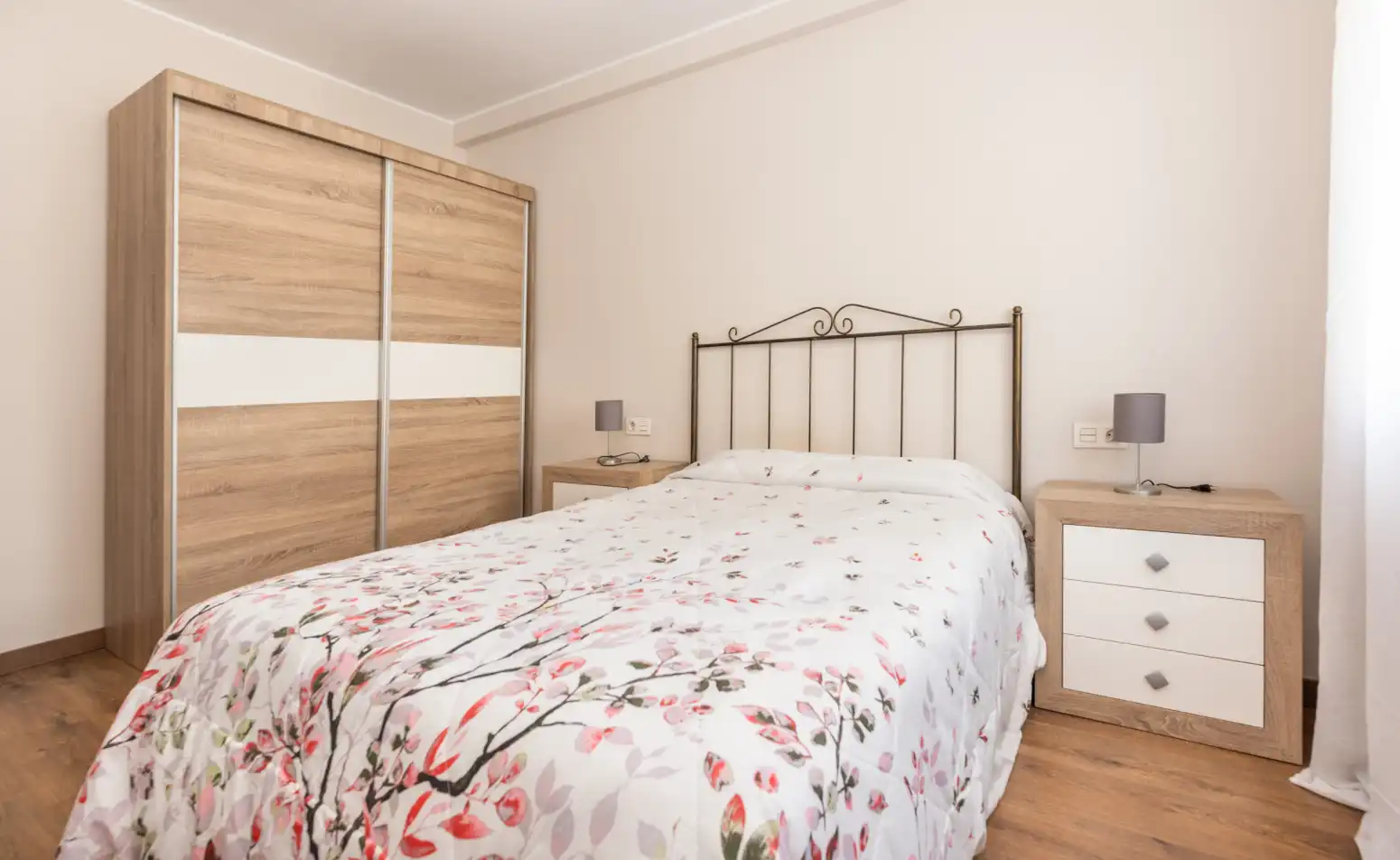 Bedroom of Flat for rent in Oviedo   with Heating, Parquet flooring and Terrace