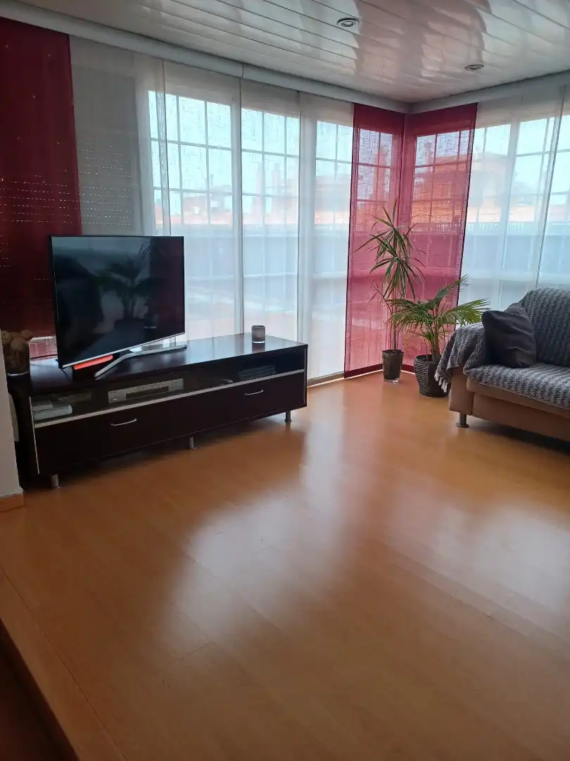 Sala d'estar de Àtic en venda en L'Hospitalet de Llobregat amb Aire condicionat, Calefacció i Terrassa
