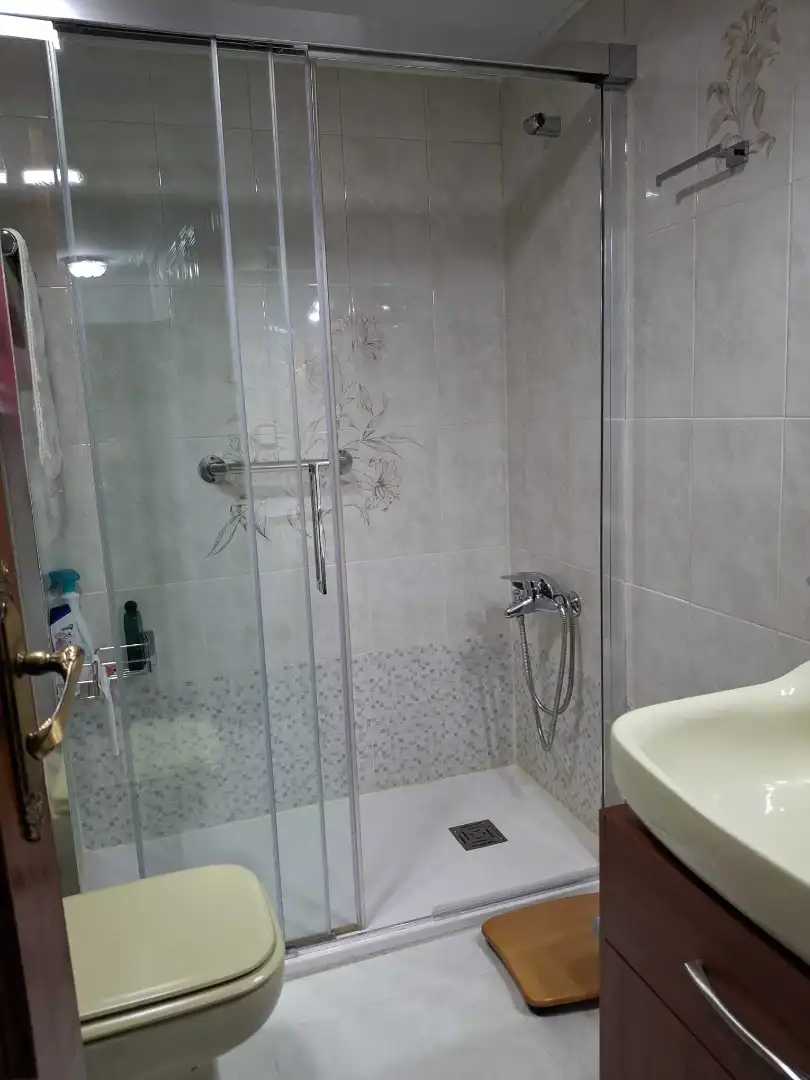 Baño de Piso en venta en Linares con Aire acondicionado, Terraza y Trastero